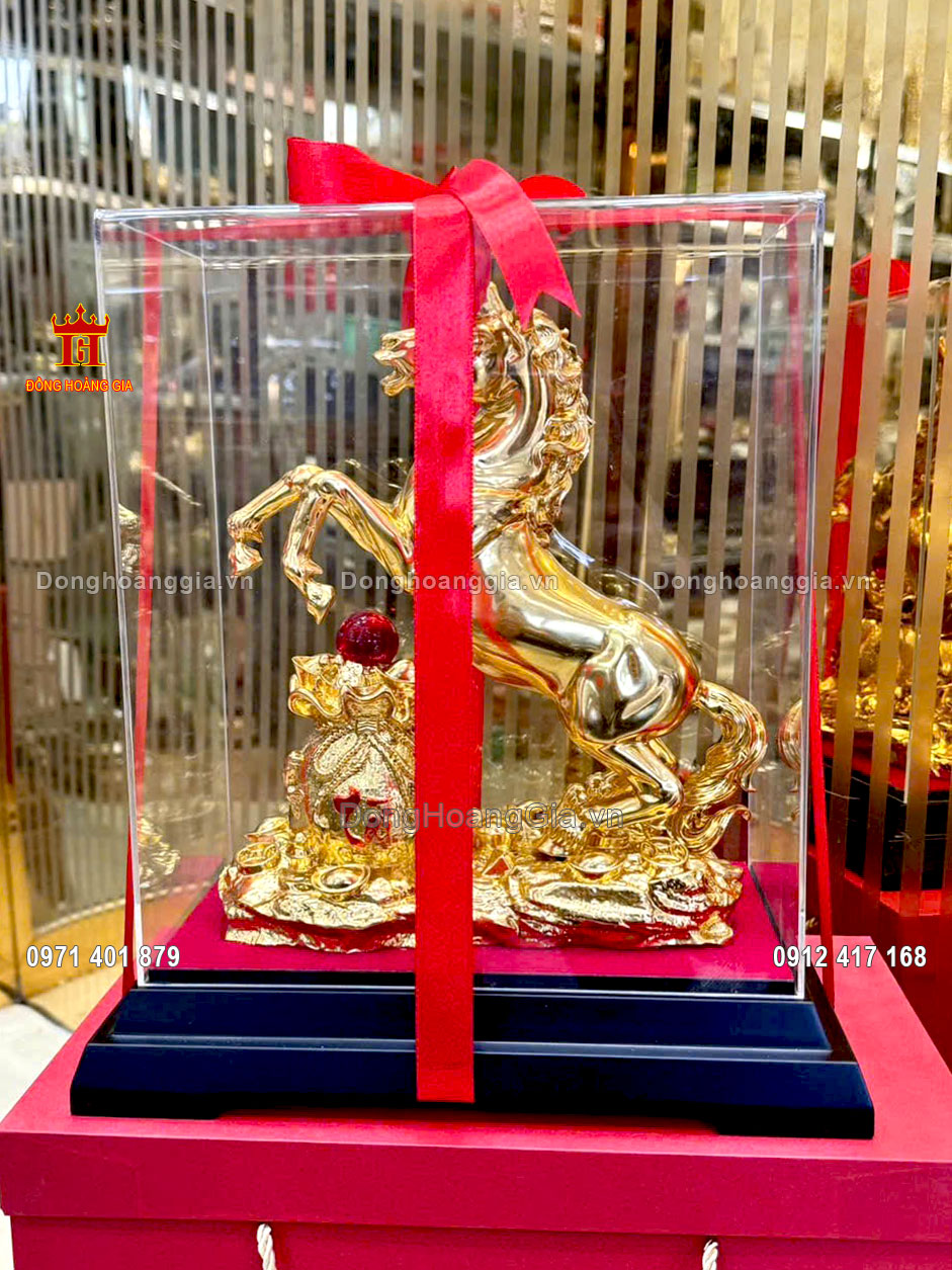 Tượng ngựa tài lộc là món quà tặng cao cấp năm Bính Ngọ